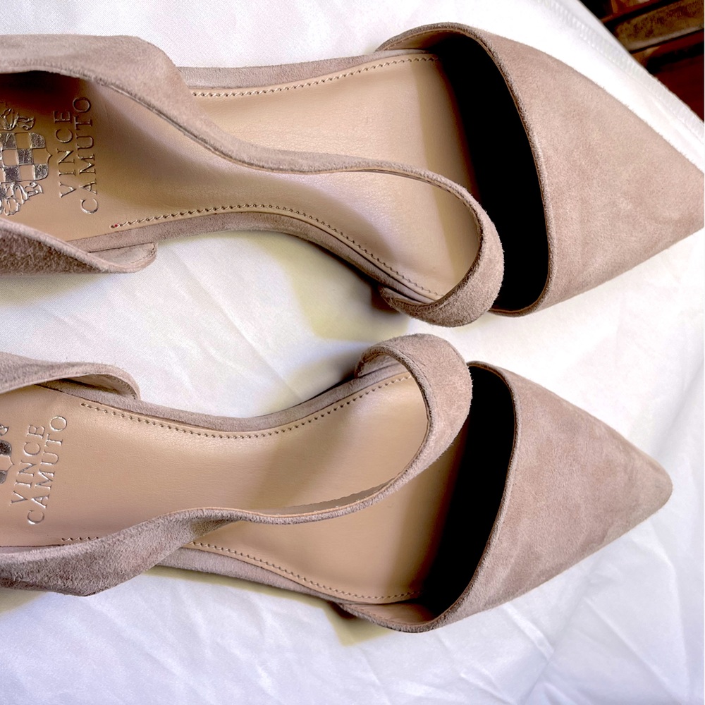VINCE CAMUTO Suede Flats